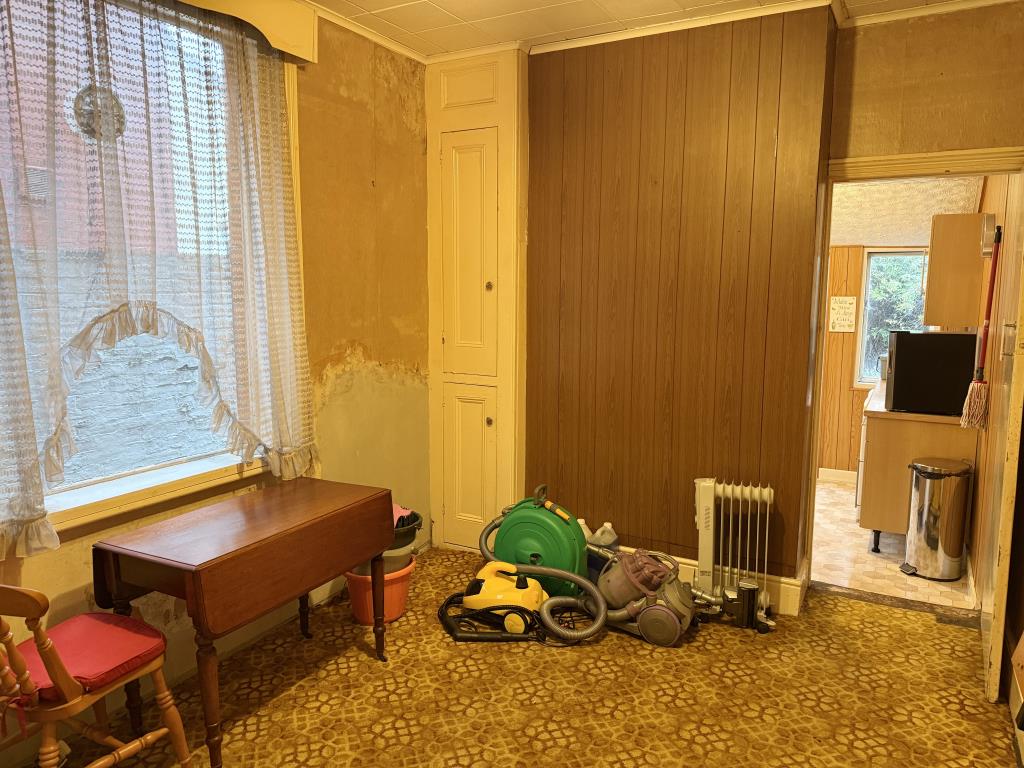 Lot: 147 - THREE-BEDROOM HOUSE IN NEED OF IMPROVEMENT - Dining room with view to kitchen